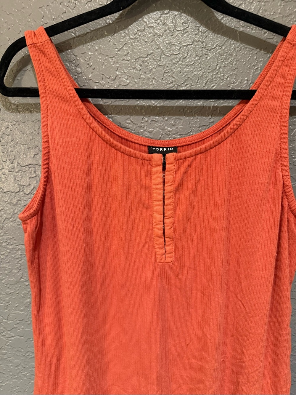 torrid 3X  Coral Scoop Neck Ribbed Tank with eyelet hooks